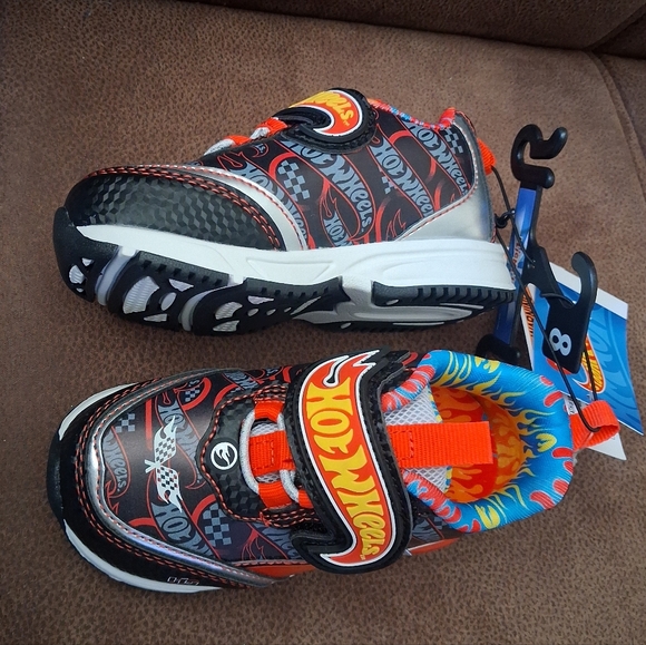 Hot Wheels Kids' Flame Sneakers Black & Orange Size 8 - Picture 2 of 7